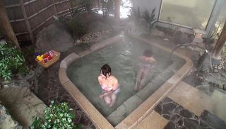 [DVDES-833] - Hot JAV - We Found A Married Woman With Big Tits And A Sporty College S*****t Stud On The Streets Of A Hot Spring Town, And Got The Two Of Them Alone In An Outdoor Bath! The Guy\'s Young Cock Gets Hard Right Away, This Sexually Frustrated Wife Smiles Seductively...